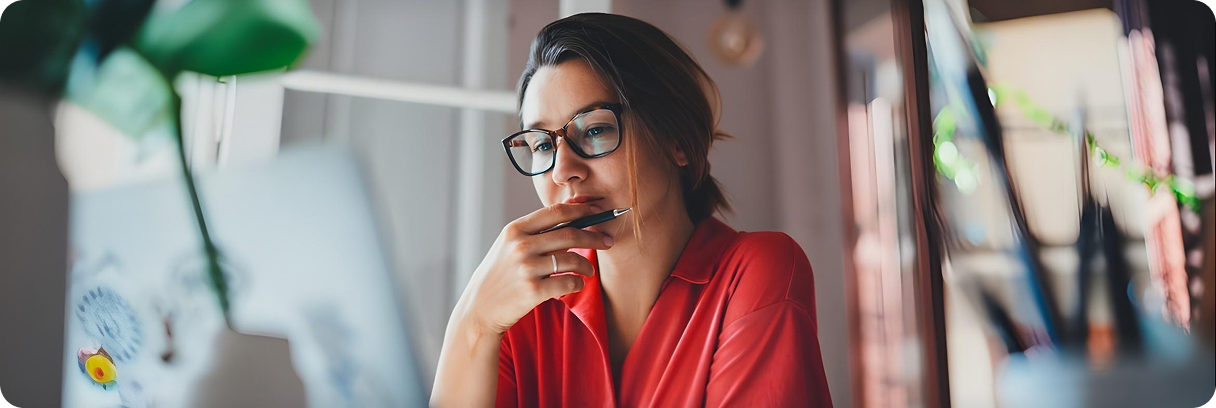 A picture of a women in software development